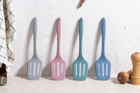 Силиконовая лопатка KF Pastel (серый) от компании "Кореал - Настоящая Корея" являющейся официальным дистрибьютором в России  Силиконовая лопатка KF Pastel (серый) от компании "Кореал - Настоящая Корея"