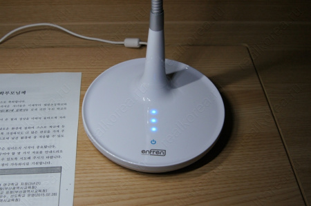 Светодиодный светильник с лупой Enfren EF-200 от компании "Кореал - Настоящая Корея"