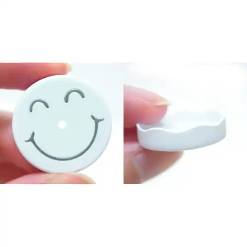 Зафиксируйте пробку магнитного держателя к бруску мыла